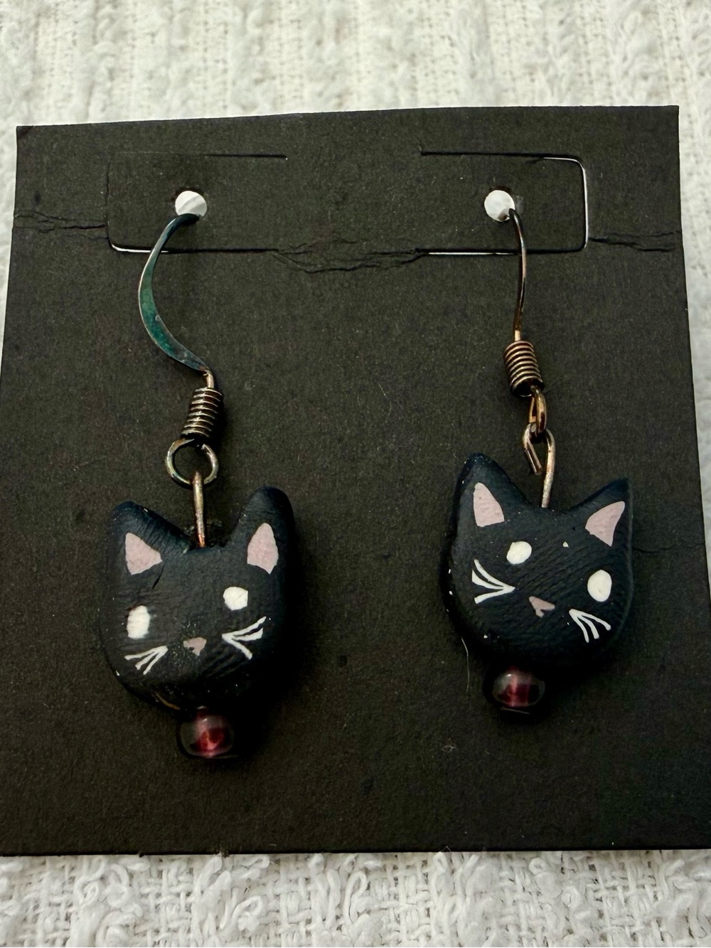 Black Cat Face Dangle Earrings - Cute Cat Themed Earrings